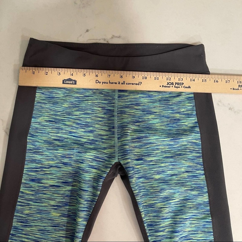 Fabletics Space Dye Quarter Cropped Leggings Sz M - image 5